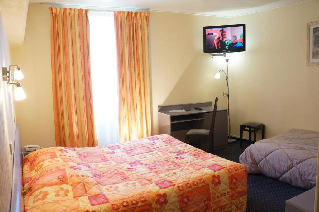 Hotel A La Grace De Dieu ブリ・コント・ロベール エクステリア 写真
